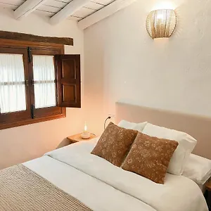 https://casa-harillo-charming-1-bedroom-in-genal-mountains.es-andalucia.com