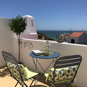 tranquil-benagil-apartment-with-sea-views-pools-and-beach-200m.hotelaalgarve.com/